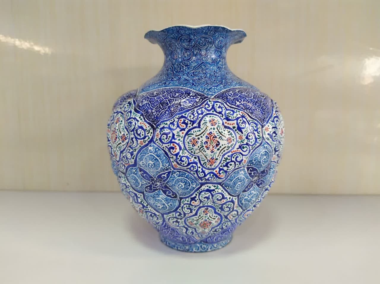 گلدان مینا کاری